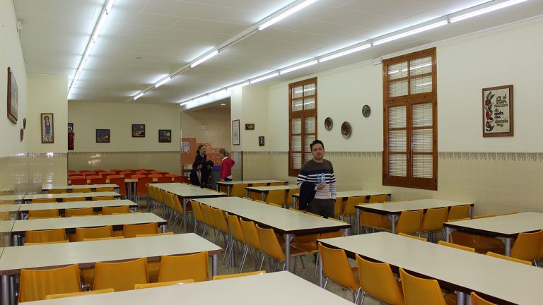 Instalaciones del centro en imágenes: Recorrido por el Colegio María ...