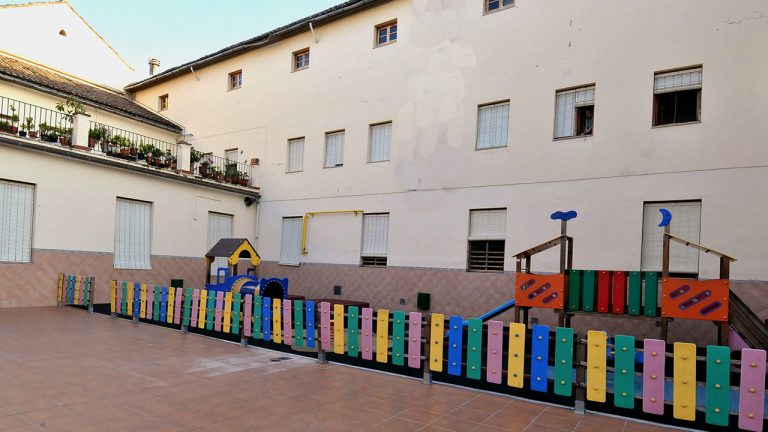 Instalaciones del centro en imágenes: Recorrido por el Colegio María ...